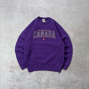 Vintage 90s Fruit of the Loom purple Canada graphic crewneck sweatshirt